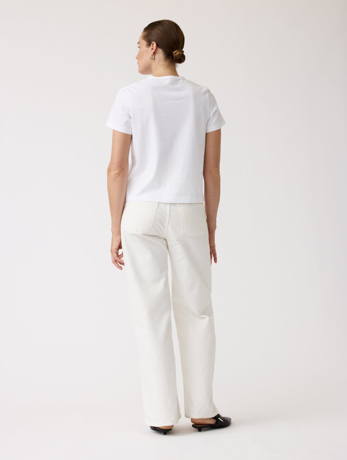 Broom Logo T | Very white